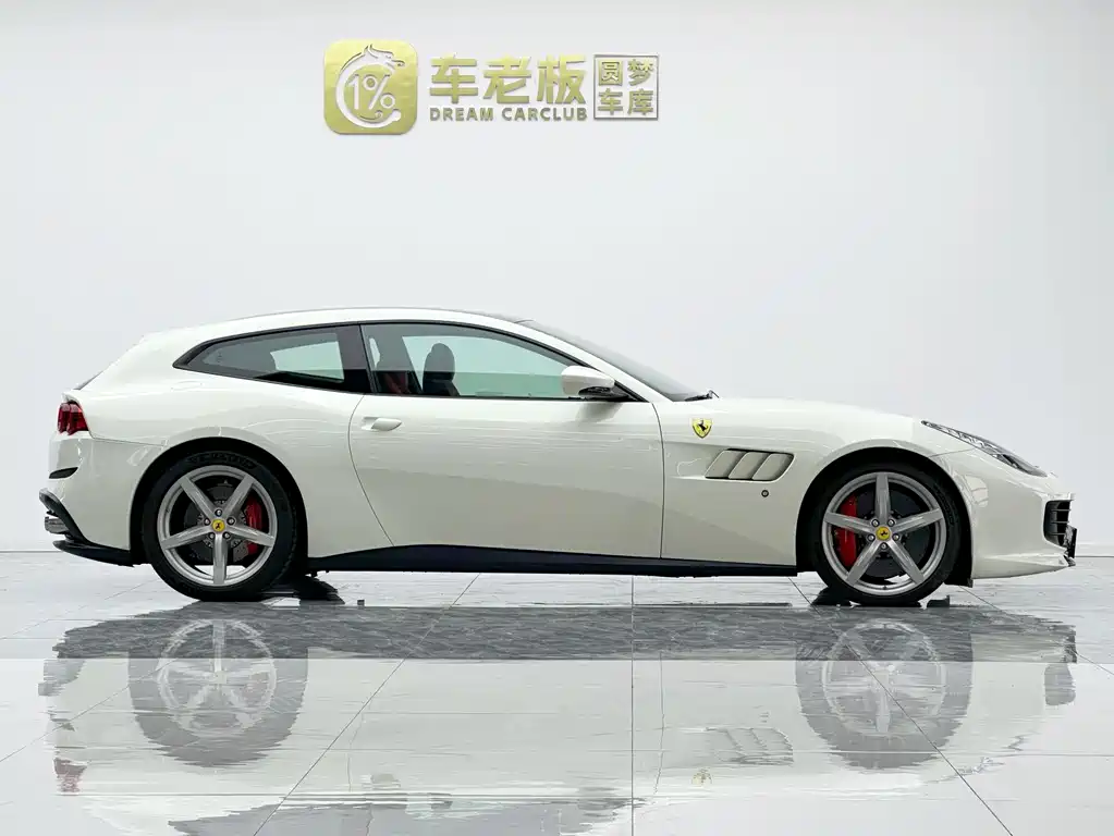 FERRARI GTC4LUSSO