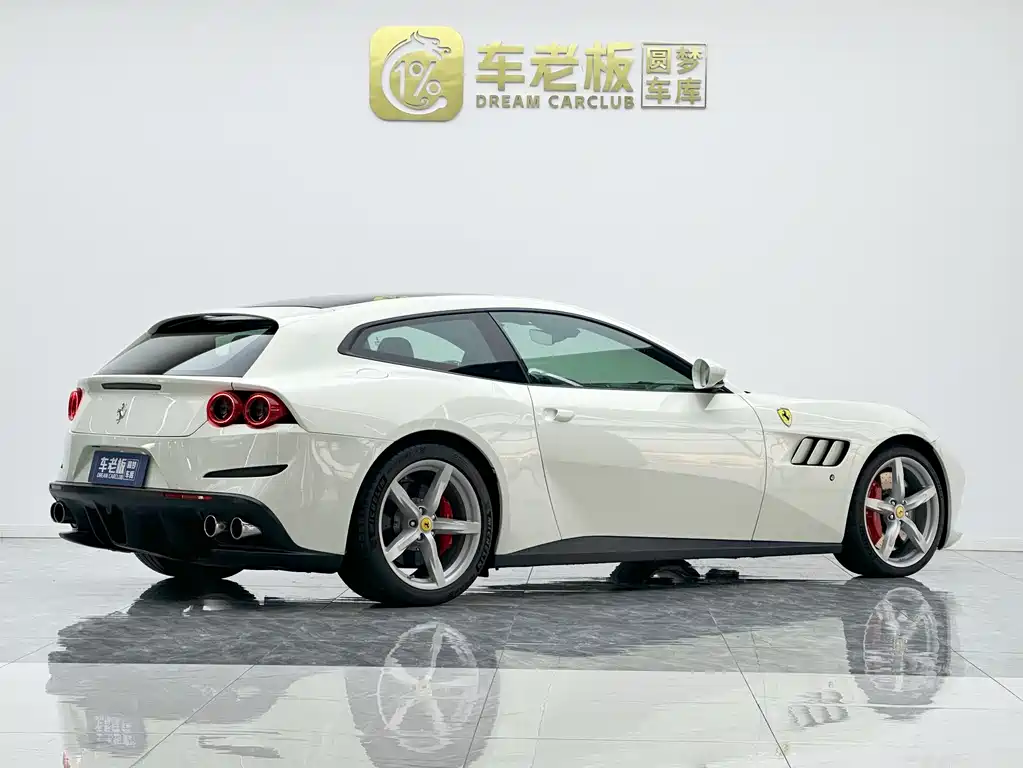 FERRARI GTC4LUSSO