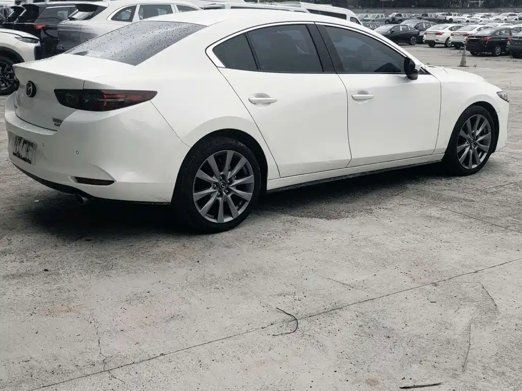 Mazda 3 Axela — миниатюра 9