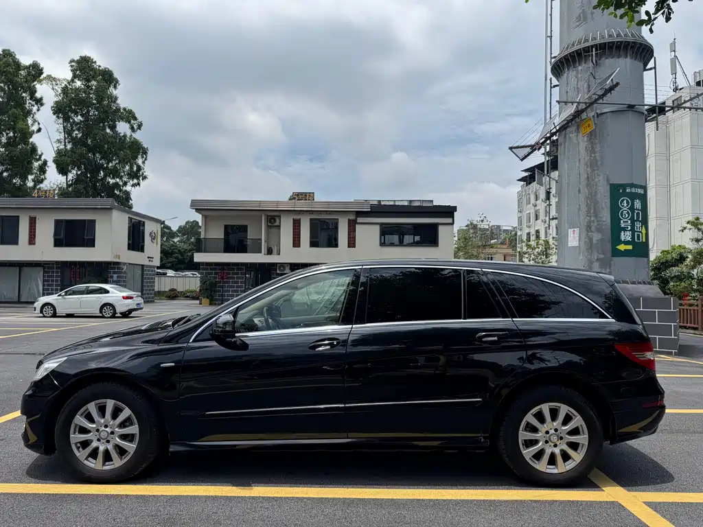 Mercedes-Benz R 2017 R 320 4MATIC