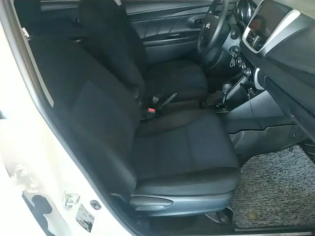 Toyota Yaris L — миниатюра 25
