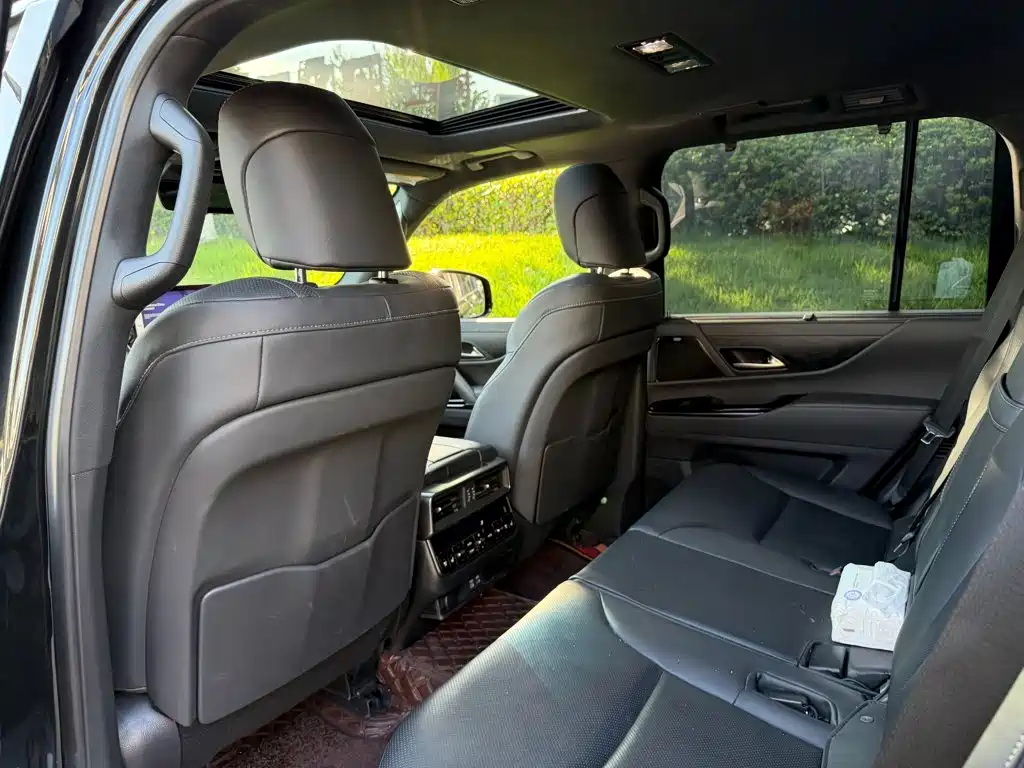 Lexus LX — миниатюра 11