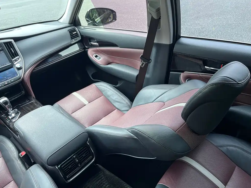 Toyota Crown — миниатюра 13