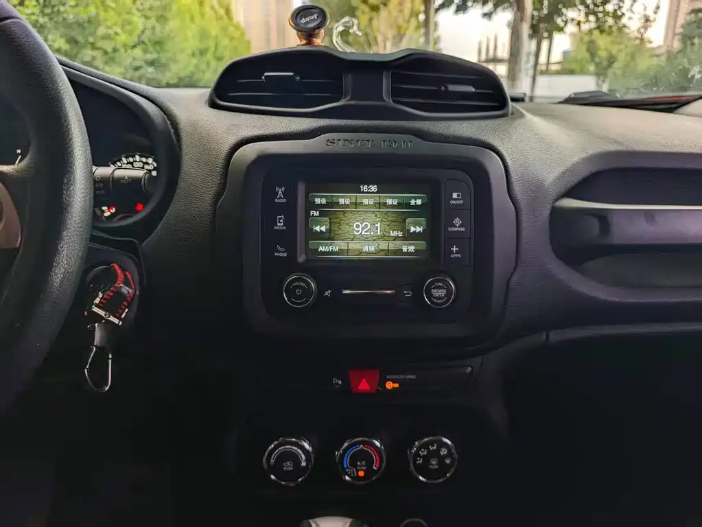 Jeep Renegade — миниатюра 9