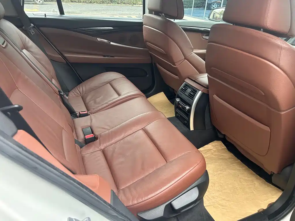 BMW 5 Series GT — миниатюра 9