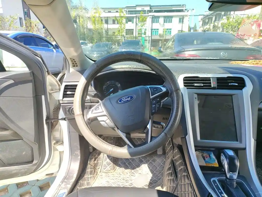 Ford Mondeo — миниатюра 6