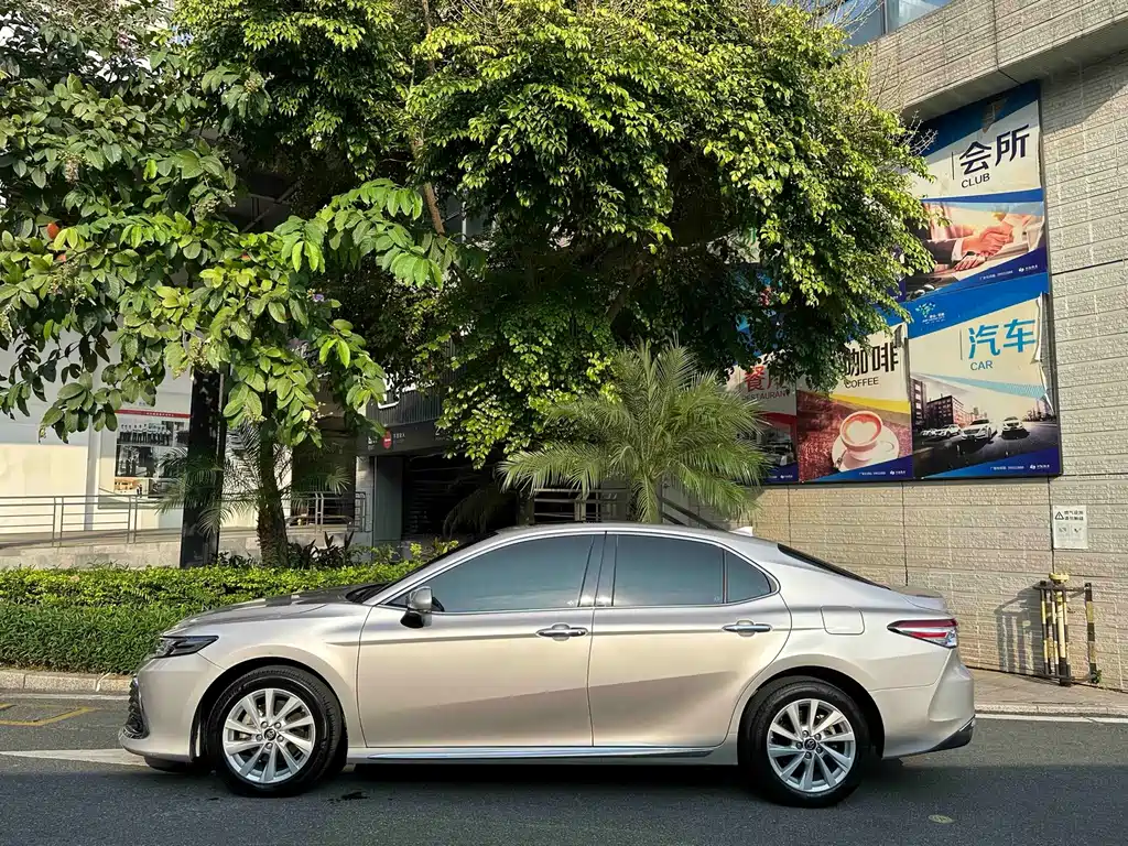 Toyota Camry — миниатюра 9