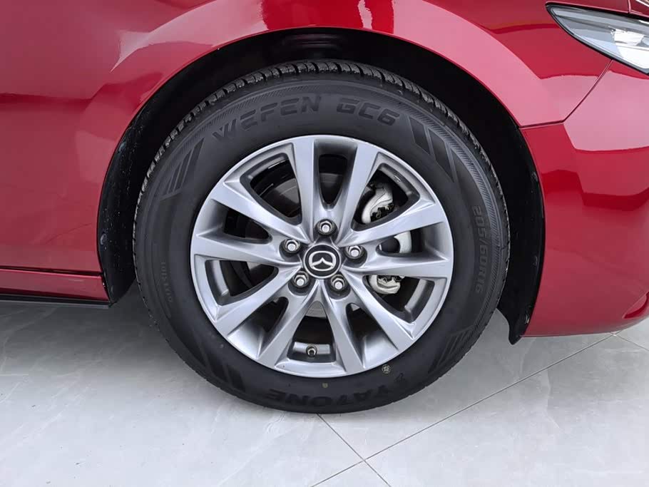 Mazda Mazda3 Axela 2.0 л 2022 г. красный/фиолетовый, пробег 34100 км