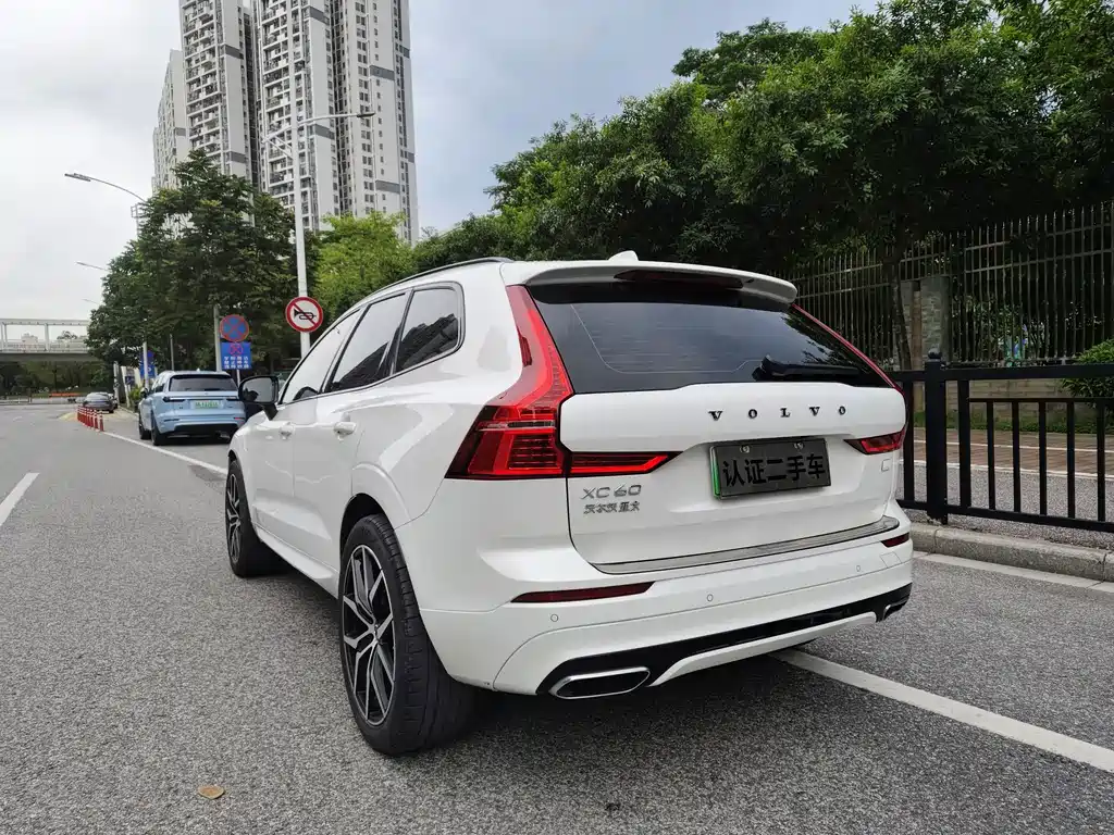 Volvo XC60 PHEV — миниатюра 2