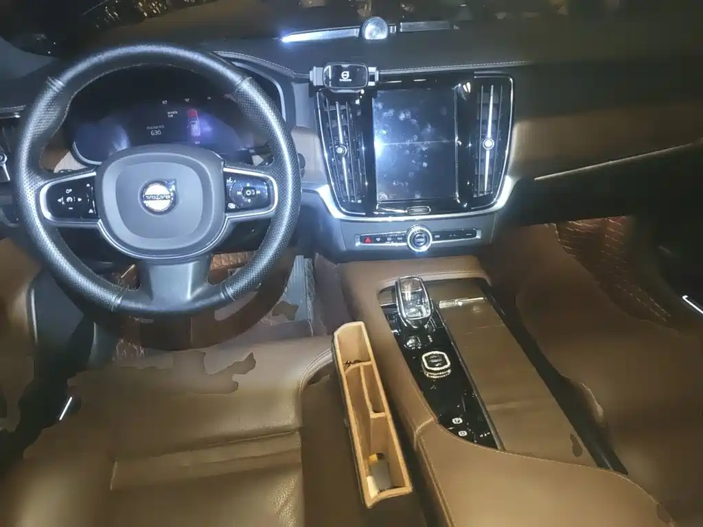 Volvo S90 — миниатюра 5