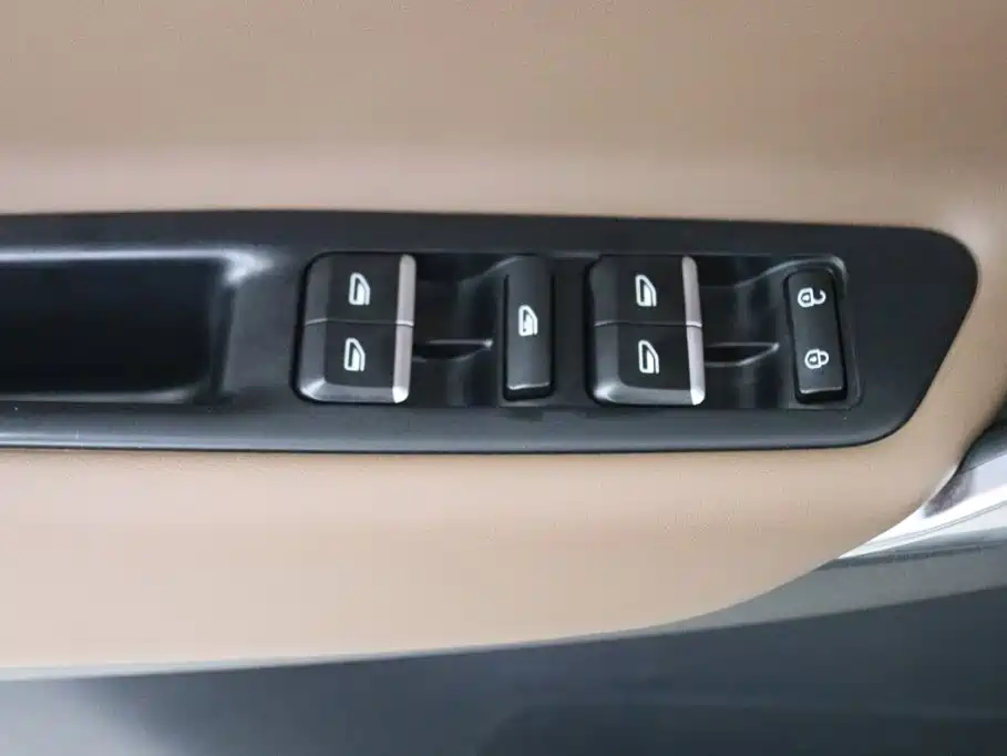 Geely Boyue — миниатюра 13