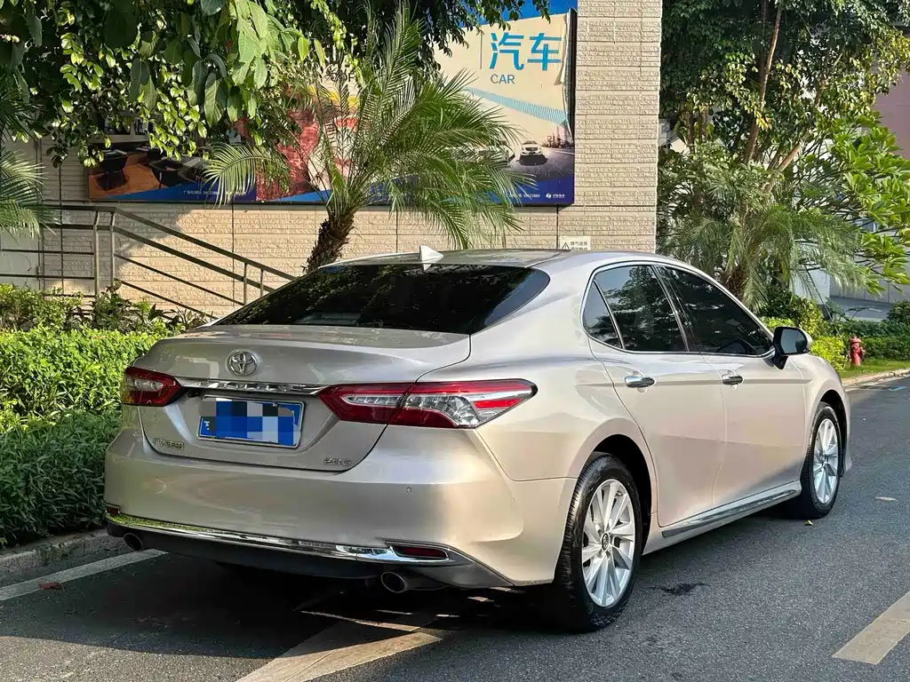 Toyota Camry — миниатюра 5