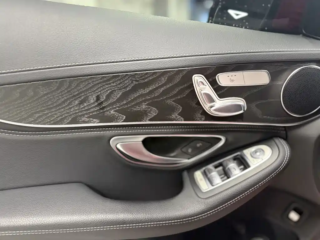 Mercedes-Benz C-Class — миниатюра 11