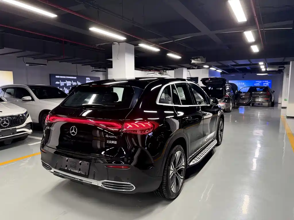Mercedes-Benz EQE SUV — миниатюра 8