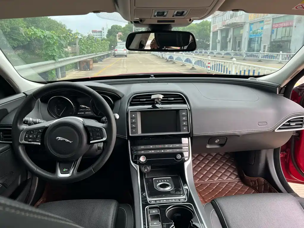 Jaguar XE — фотографии объявления, Фото 10