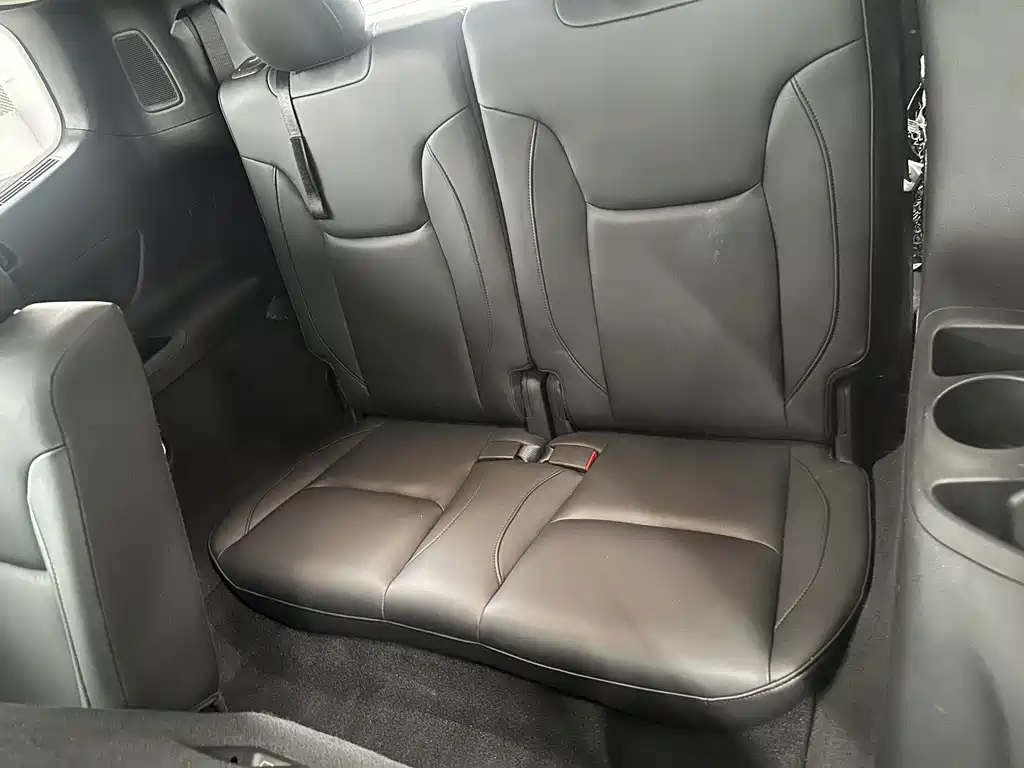 Jeep Grand Commander — миниатюра 10