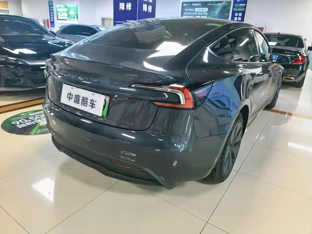 Tesla Model 3 — миниатюра 5