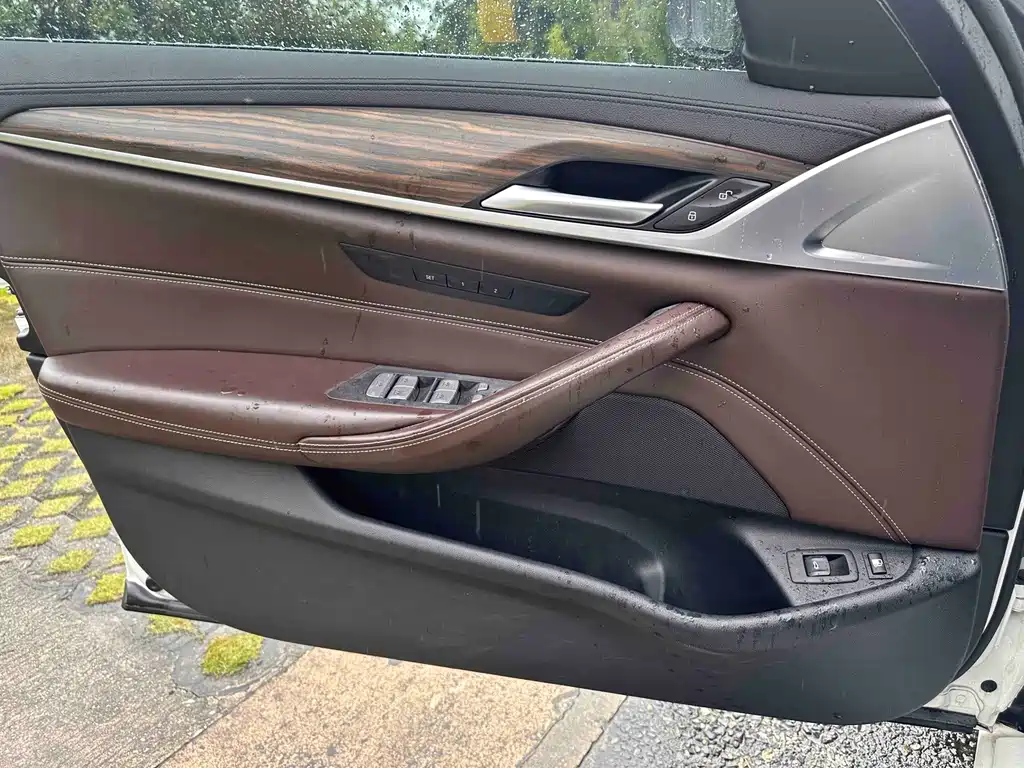 BMW 5 Series New Energy — миниатюра 12