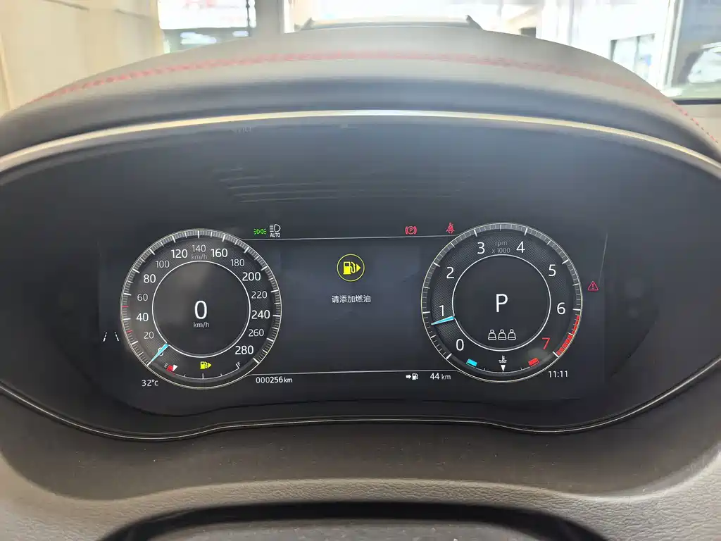 Jaguar E-PACE — миниатюра 7