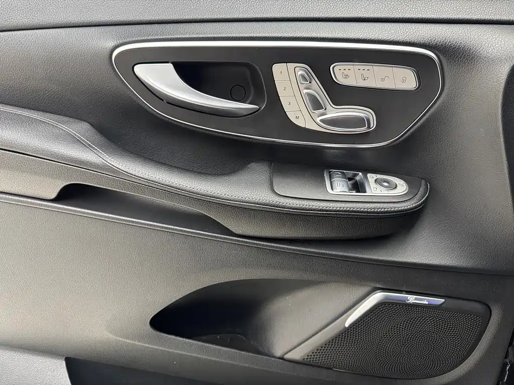 MERCEDES-BENZ V CLASS