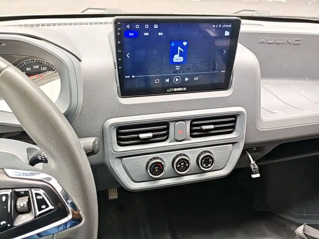Wuling Yangguang — миниатюра 13