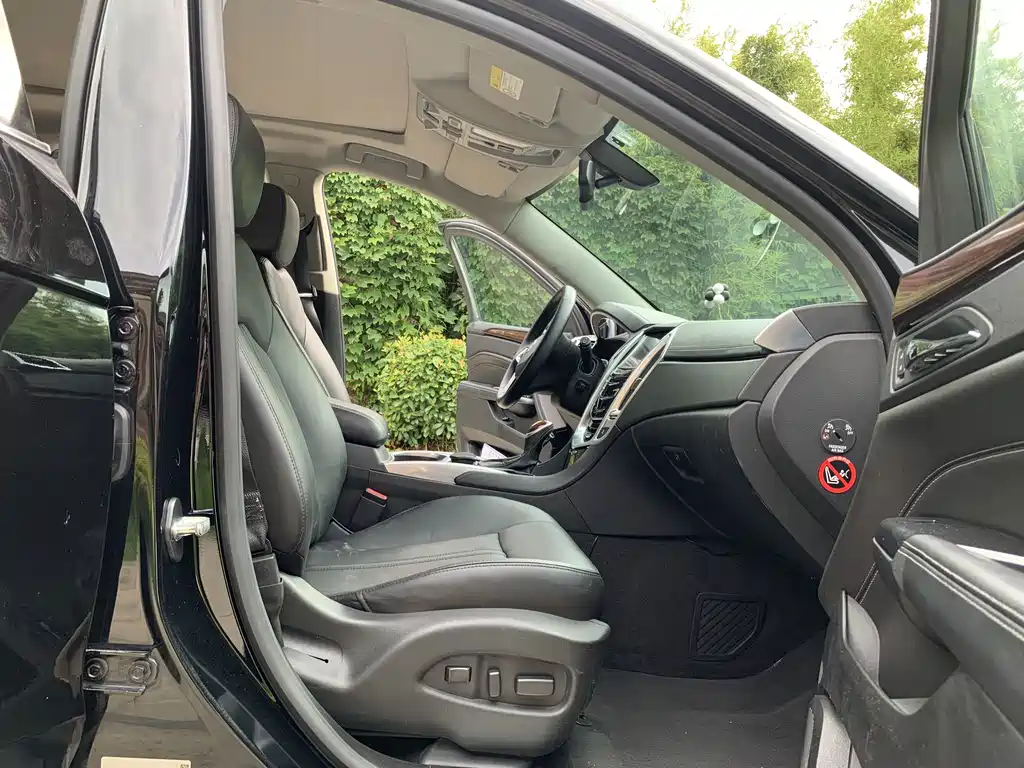 Cadillac SRX — миниатюра 12