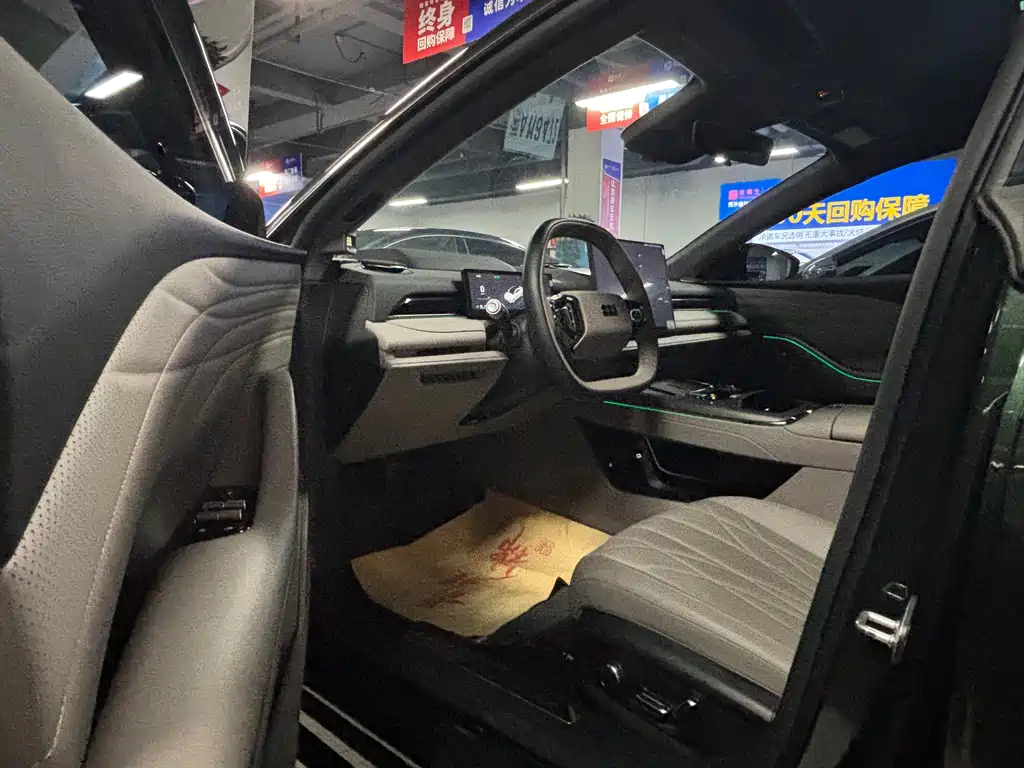 Geely Galaxy Galaxy 8 8 2025 130km EM-P