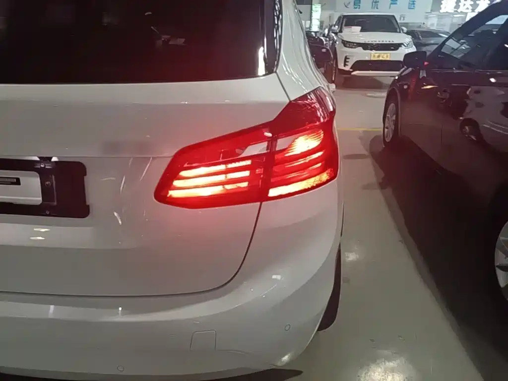 BMW 2 Series Active Tourer — миниатюра 8