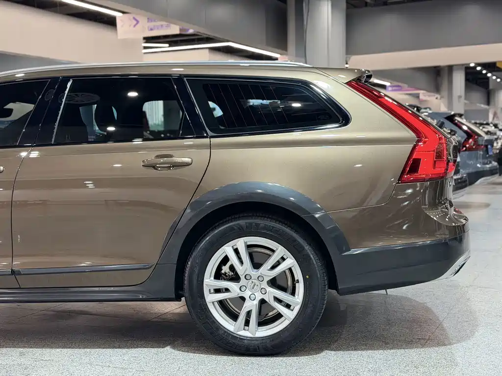 Volvo V90 — миниатюра 7