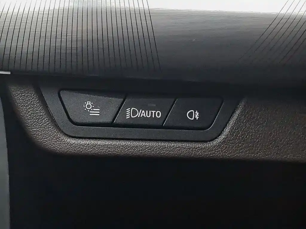 BMW iX1 — миниатюра 21