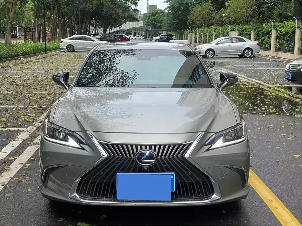 Lexus ES 2021