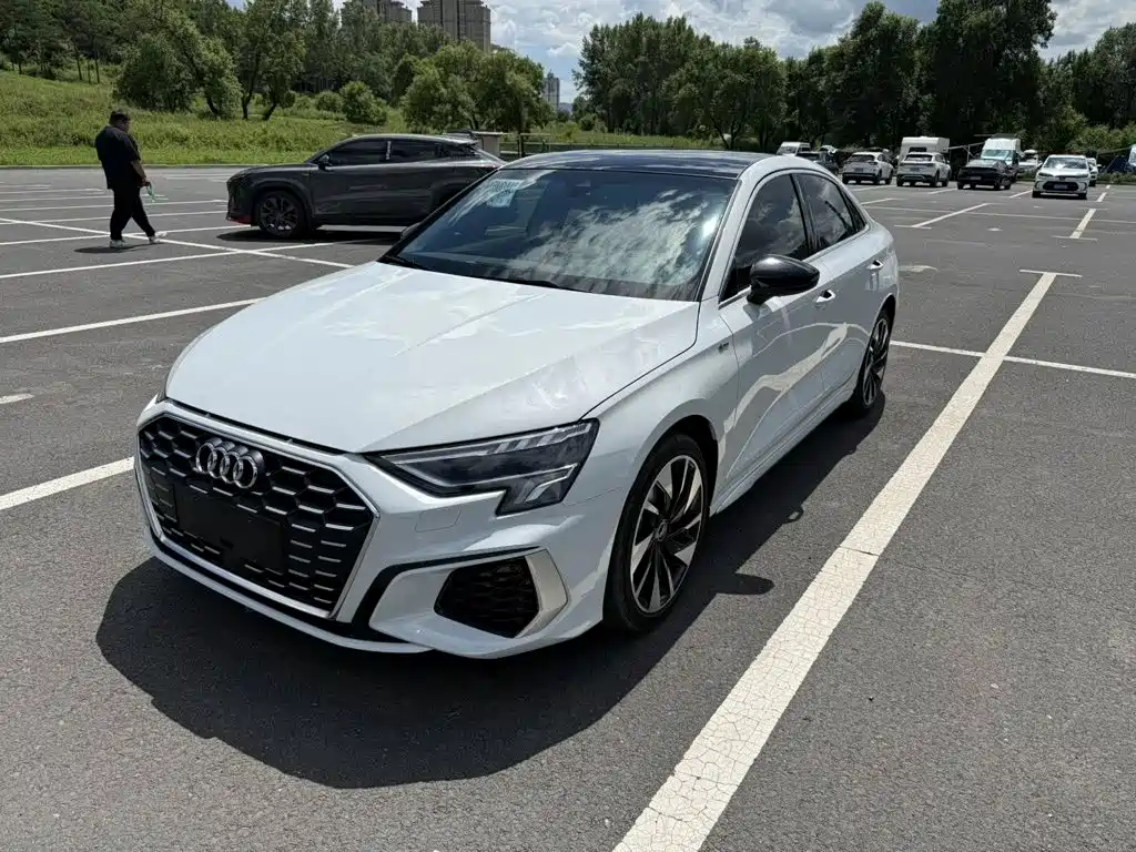 奥迪A3 2023款 改款 A3L Limousine 35 TFSI 时尚运动型 2023