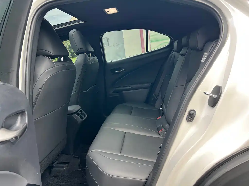 Lexus UX — миниатюра 8