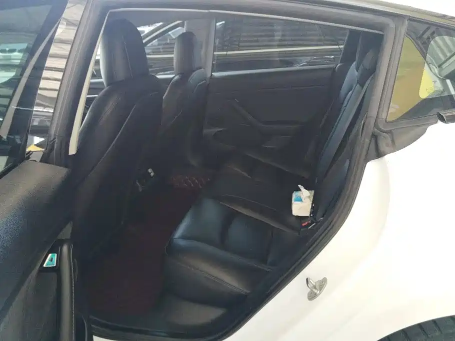 Tesla Model 3 — миниатюра 11