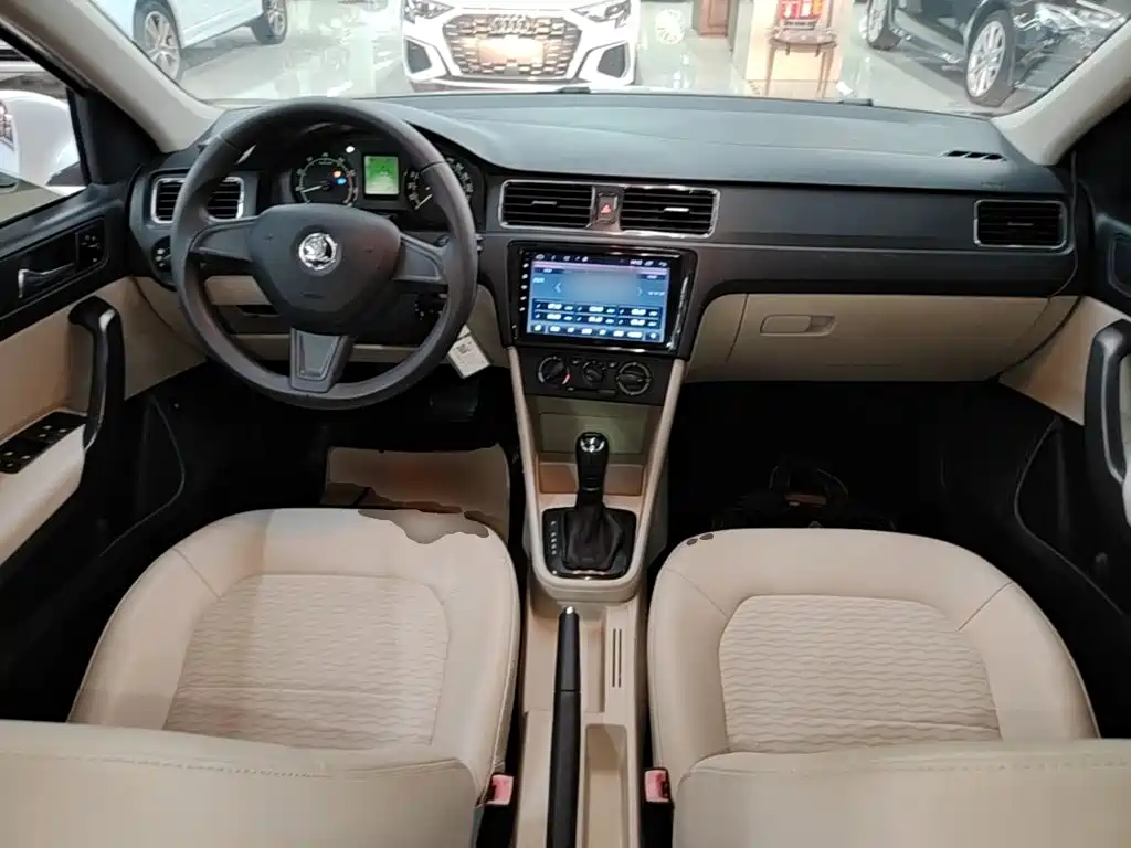Skoda Rapid — миниатюра 10