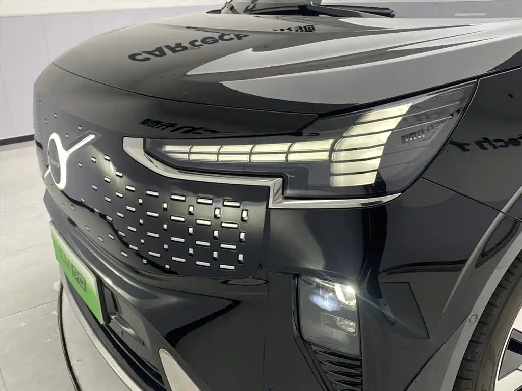 Volvo EM90 2025 Ultra мест