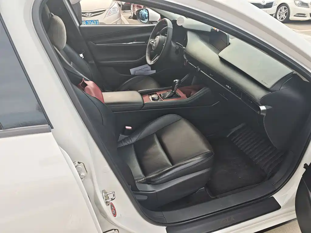 Mazda Mazda3 3 2020 1.5L AT