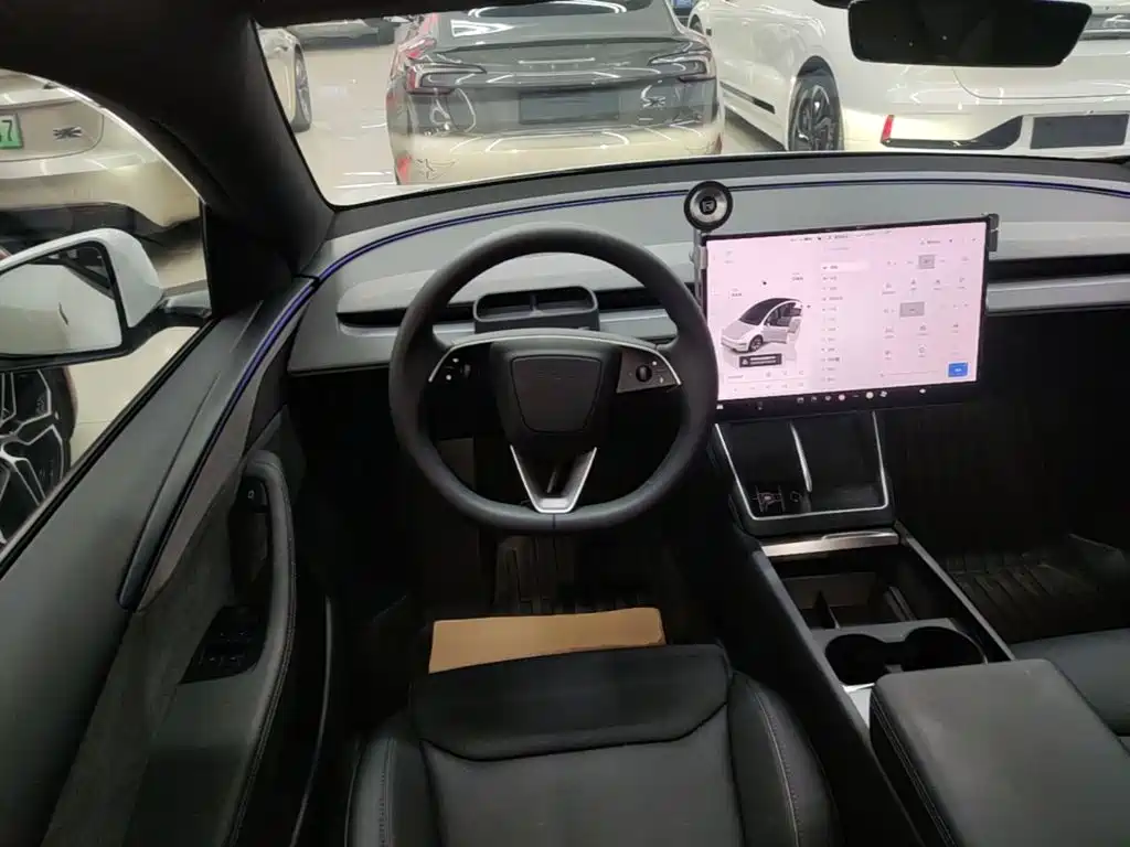 Tesla Model Y L — миниатюра 11