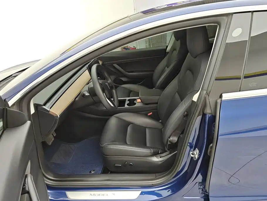 Tesla Model 3 — миниатюра 9