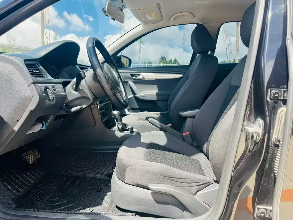 Volkswagen Lavida — миниатюра 4