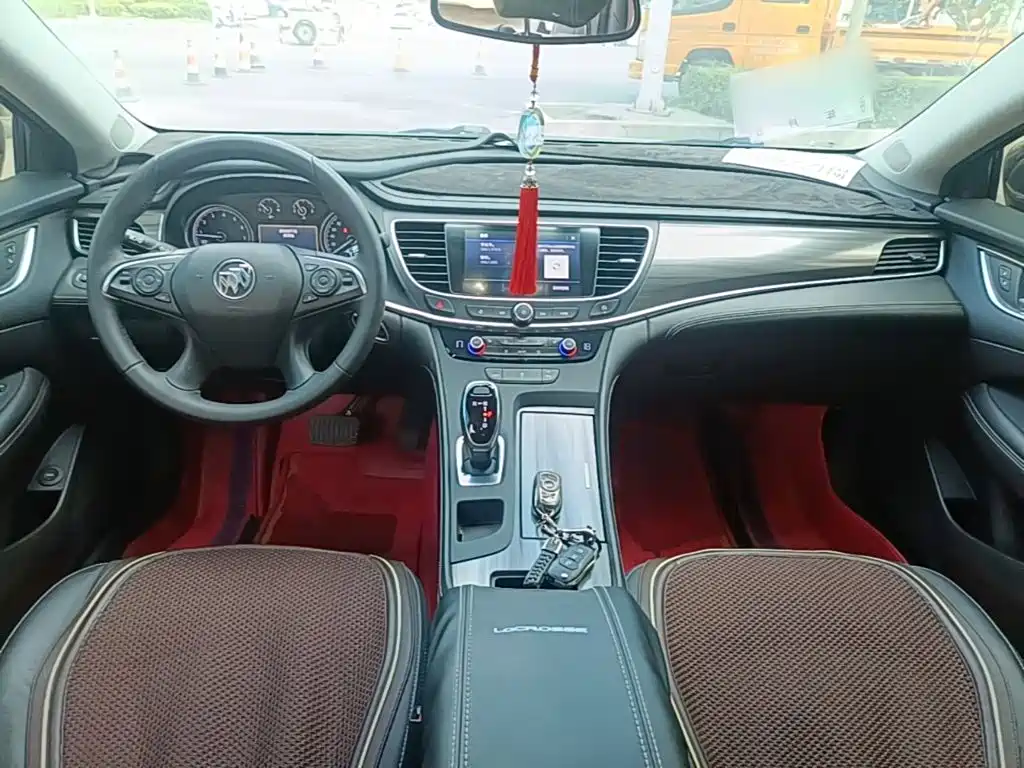 Buick LaCrosse — миниатюра 10