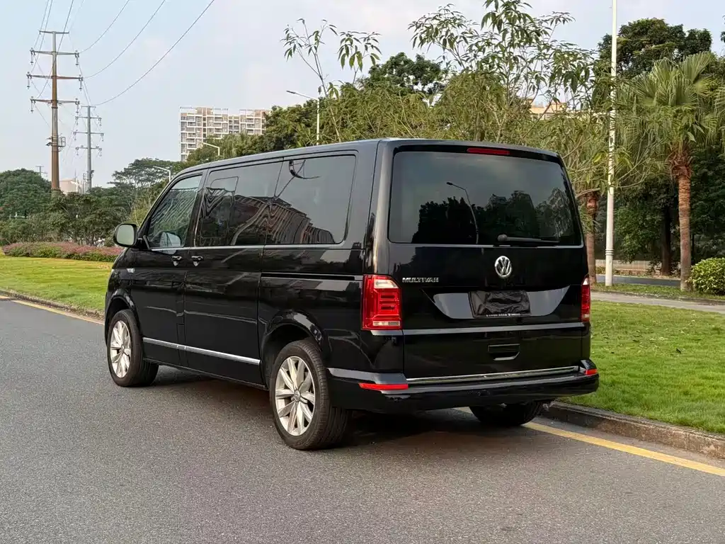 Volkswagen Multivan — миниатюра 6