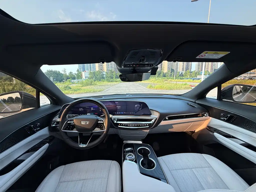 Cadillac Lyriq — миниатюра 7