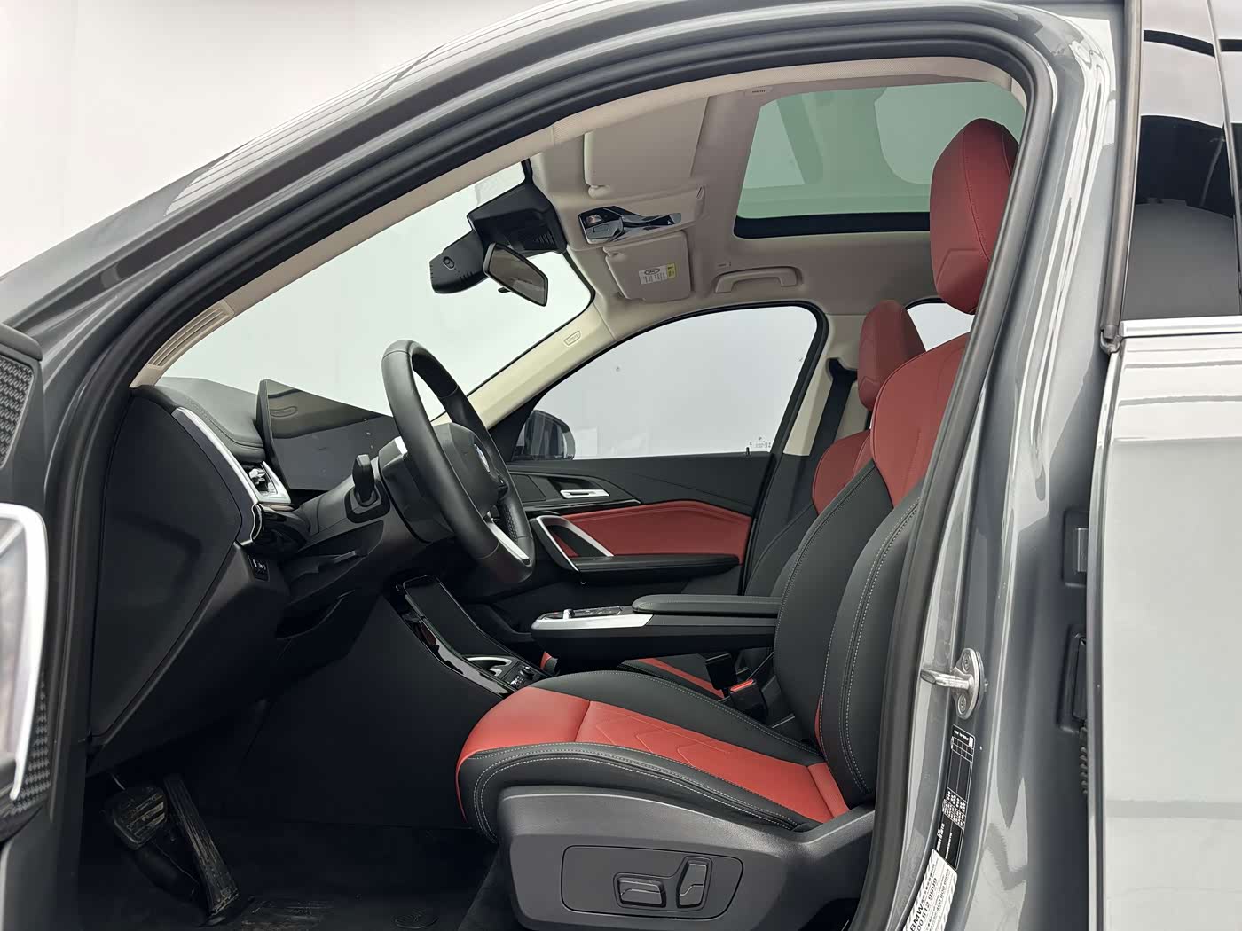 BMW X1 1.5 л 2024 г. Серебристо-серый, пробег 17000 км