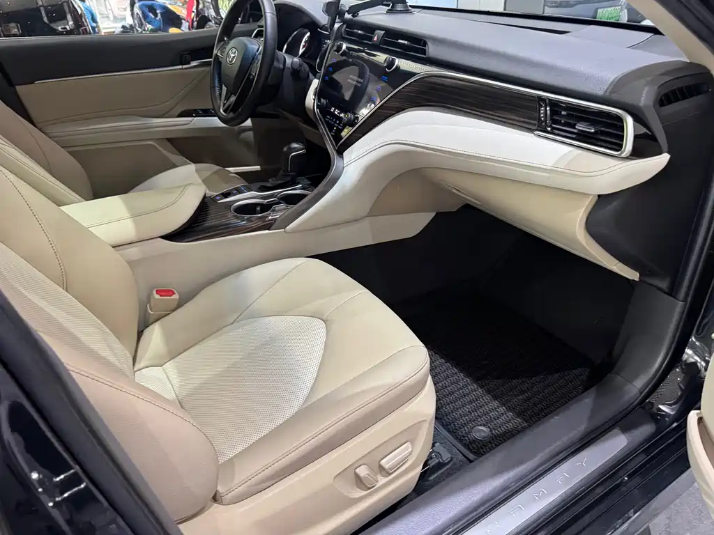 Toyota Camry — миниатюра 24