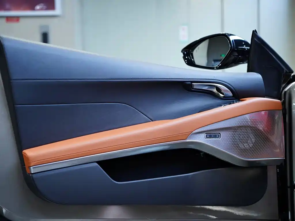 Lotus Emira — миниатюра 14