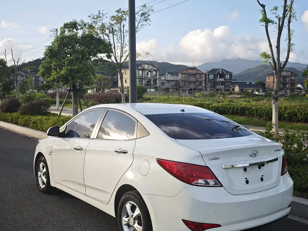 Hyundai Verna — миниатюра 4