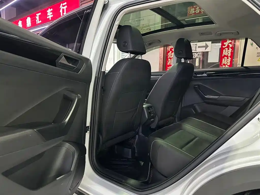 VOLKSWAGEN T ROC EXPLORING SONGS