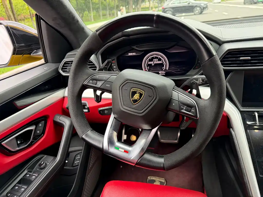 Lamborghini Urus — миниатюра 14