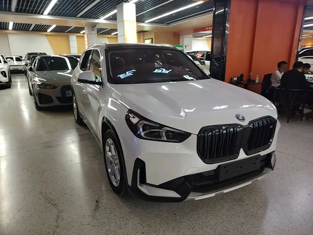 BMW iX1 2025 eDrive25L X